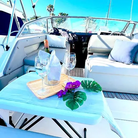 Barco Sihnny - Puerto Colon Botel *